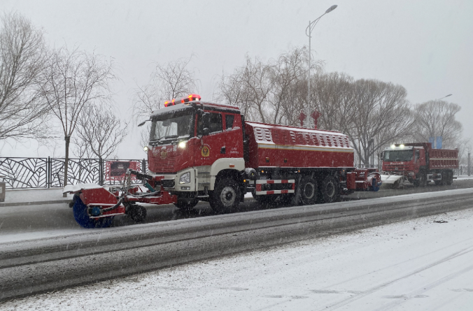 Ebpay环境除冰雪装备全力投入破冰作业，助力北京道路交通安全
