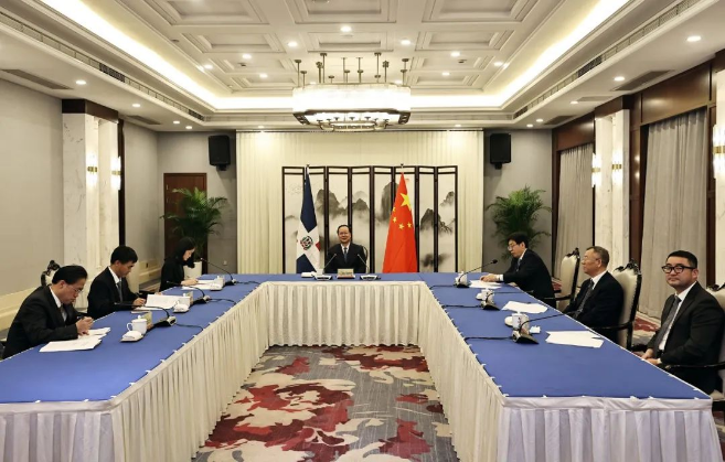 Ebpay环境“助力”多米尼加清运垃圾，毛伟明省长出席线上交接仪式